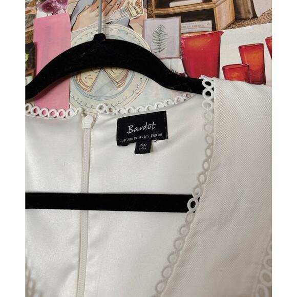 White Bardot Crochet V-Neck Mini Dress with Flounce Hem US 6 - Picture 7 of 10